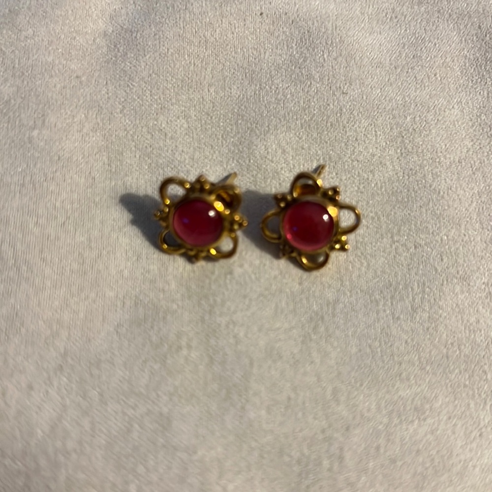 quatrefoil plated pink stone earrings